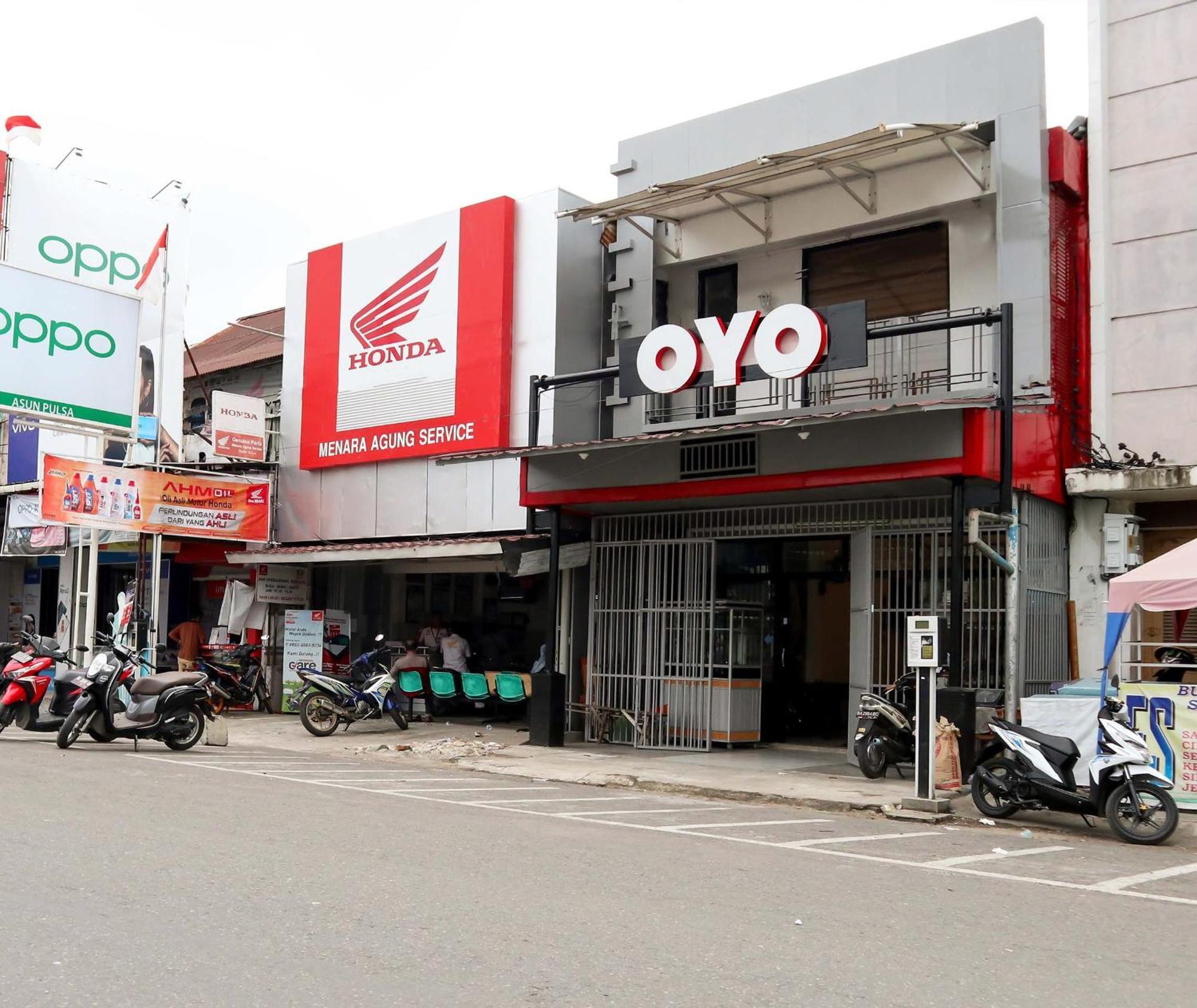 ホテル Oyo 1191 モナリザ レジデンス アンド カフェ パダン エクステリア 写真