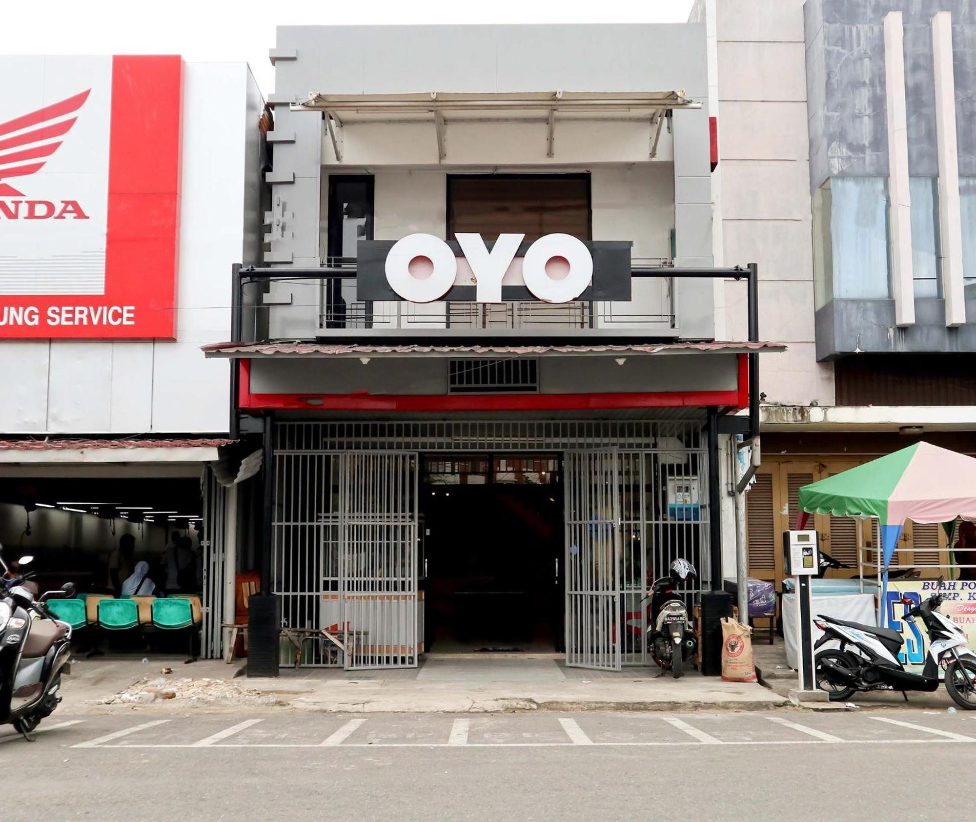 ホテル Oyo 1191 モナリザ レジデンス アンド カフェ パダン エクステリア 写真