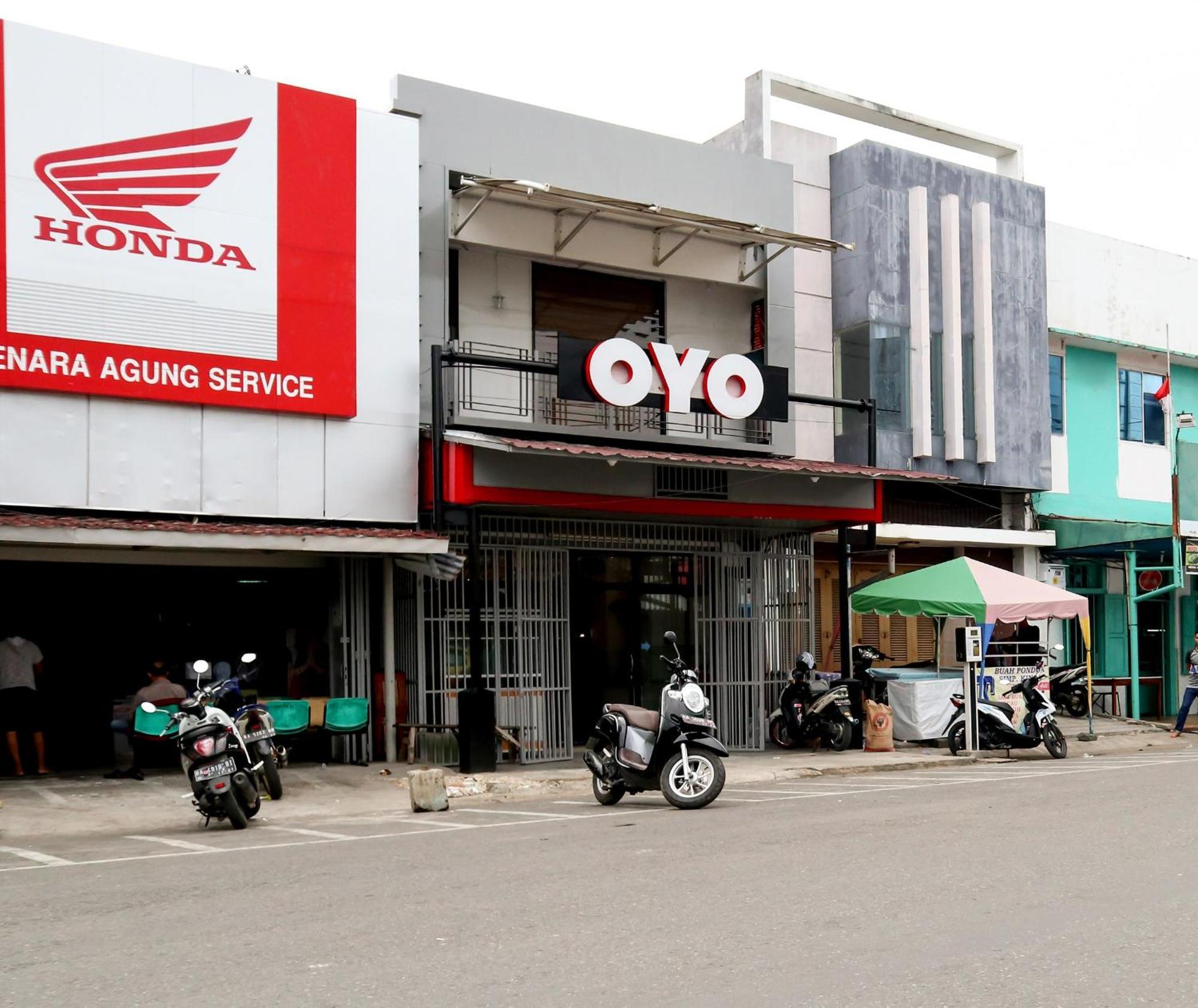 ホテル Oyo 1191 モナリザ レジデンス アンド カフェ パダン エクステリア 写真